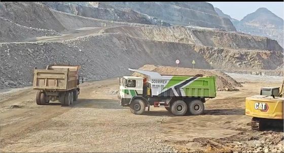 60t Rated Load Capacity Electric Dump Trucks R95 With 35m3 Standard Bucket Capacity